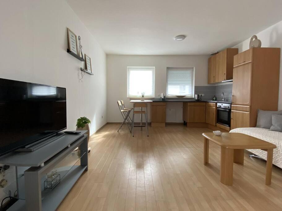 Neu Apartment In Schloss Naehe,Parkplatz, Netflix Sogel Luaran gambar